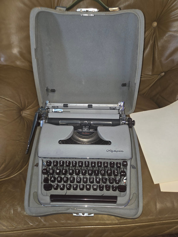 1950s/60s Olympia Typewriter, Case Germany Gray Read